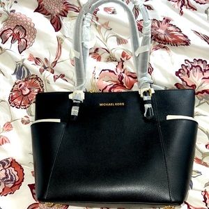 Brand new Michael kors purse